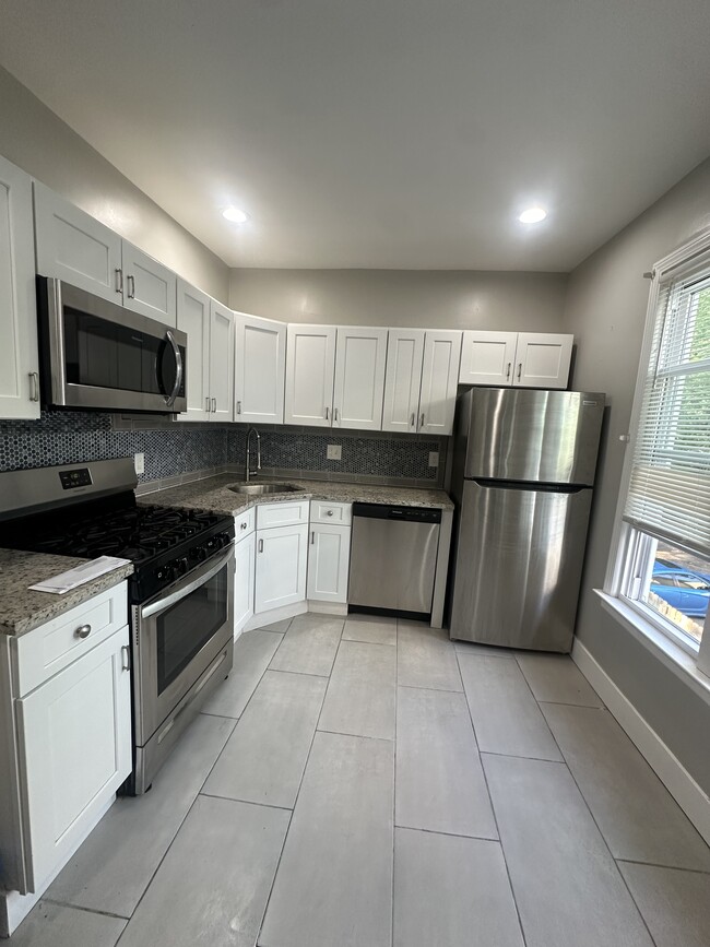 36 Mahl Ave, Unit Morden Appartment in Hartford, CT - Foto de edificio - Building Photo