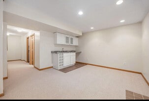 270 Silverridge Dr in Holland, MI - Building Photo