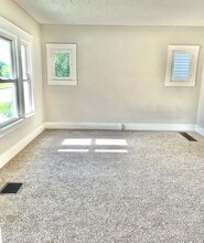 5621 Prosser Ave in Cincinnati, OH - Building Photo - Building Photo