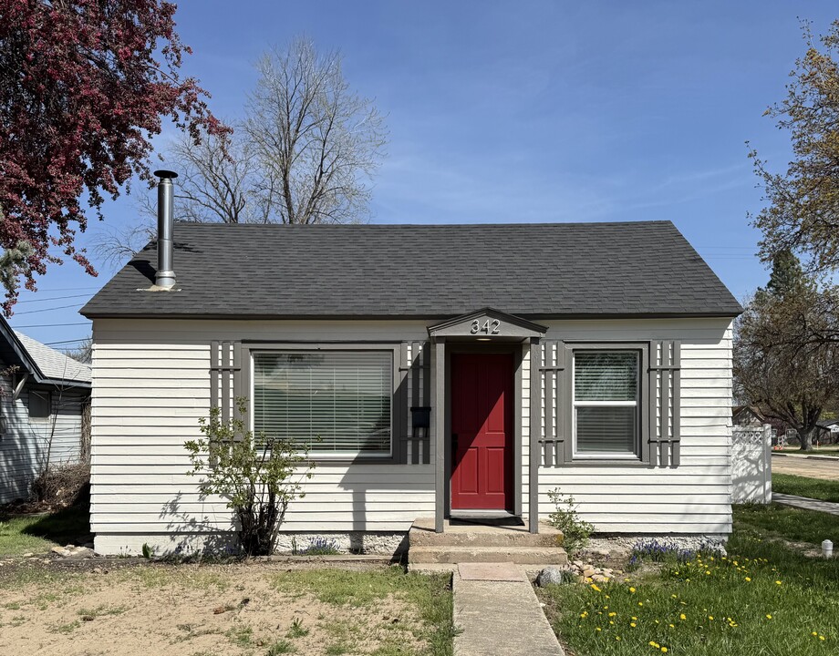 342 E Broadway Ave in Meridian, ID - Building Photo