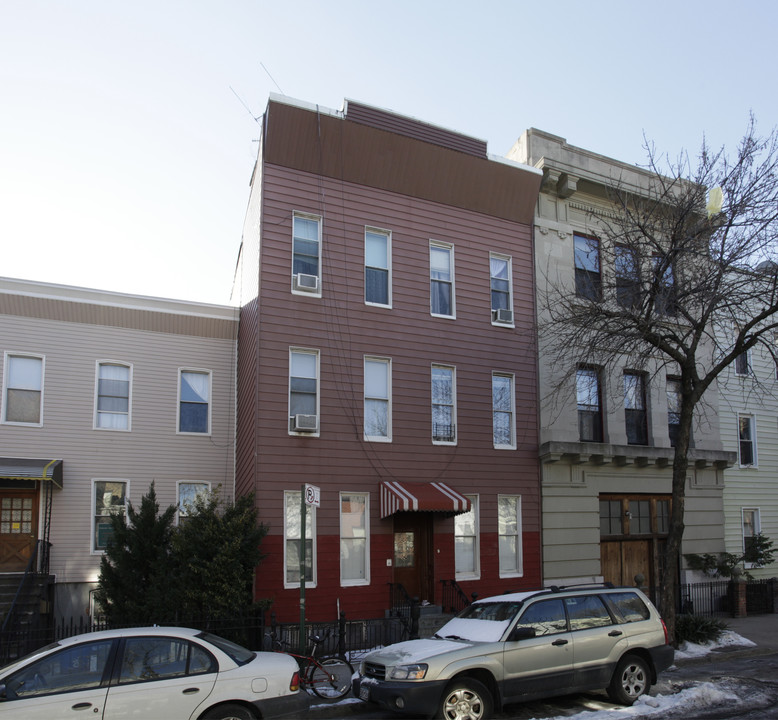 90 India St in Brooklyn, NY - Building Photo