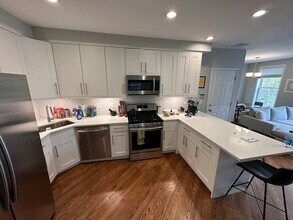 911 W Wrightwood Ave in Chicago, IL - Building Photo - Building Photo