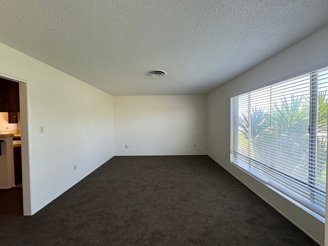 4800 Summertree Ln in Bakersfield, CA - Building Photo - Building Photo