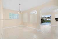 2010 NW 99th Ter in Pembroke Pines, FL - Foto de edificio - Building Photo