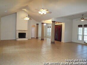 414 Shannon Ridge Dr in Floresville, TX - Building Photo - Building Photo