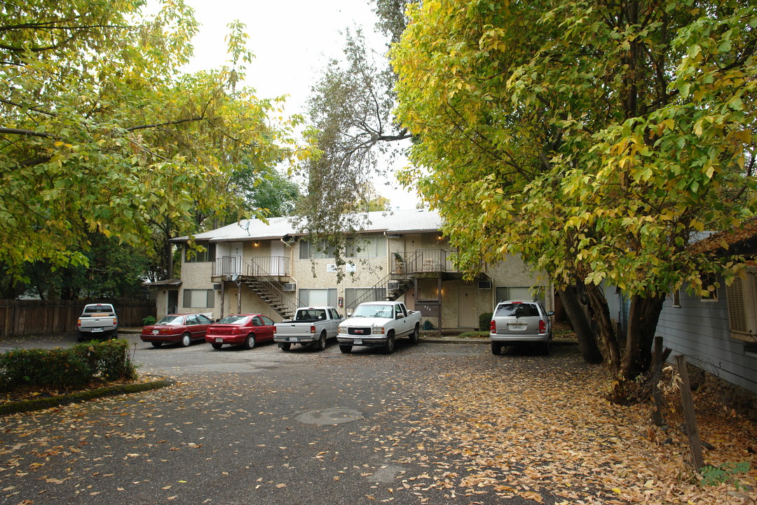 614 W 8th St in Chico, CA - Building Photo