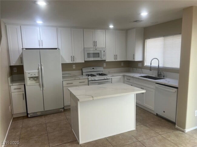 168 Gilliflower Ave in Las Vegas, NV - Building Photo - Building Photo