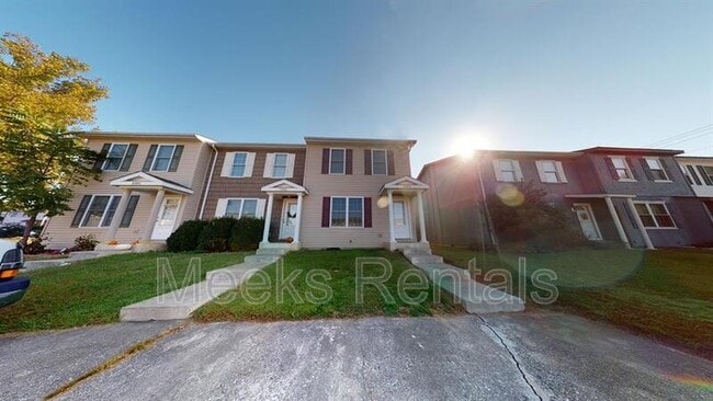 1003 Fairway Gardens Dr in Hurricane, WV - Building Photo - Building Photo