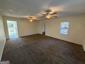 2933 Coffer Dr in Ellenwood, GA - Building Photo - Building Photo