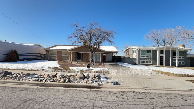 7452 Claret St in Cottonwood Heights, UT - Foto de edificio