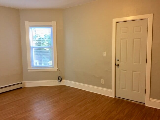 115 1/2 Eastern Ave in Worcester, MA - Building Photo - Building Photo