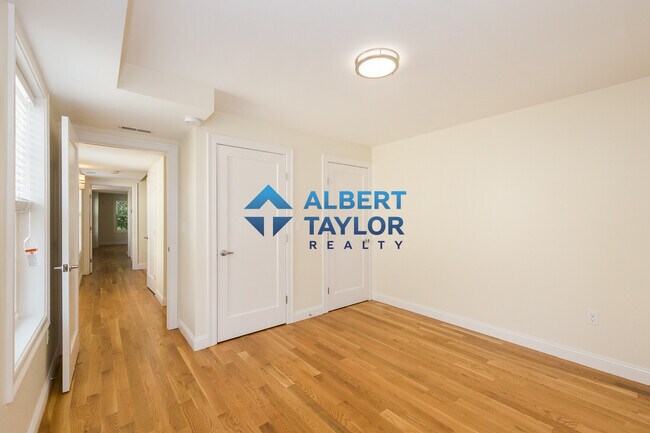 217 Arlington St, Unit 1 in Medford, MA - Foto de edificio - Building Photo