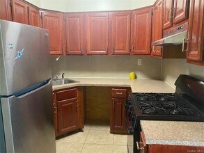 943 Arnow Ave in Bronx, NY - Building Photo - Building Photo