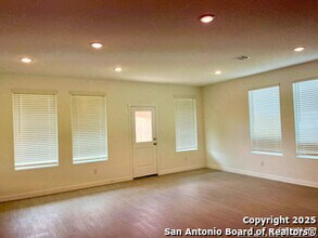 8923 Military Dr W in San Antonio, TX - Building Photo - Building Photo