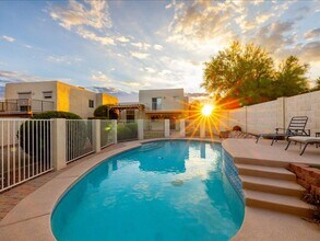 1294 W Seep Willow Pl in Oro Valley, AZ - Building Photo - Building Photo