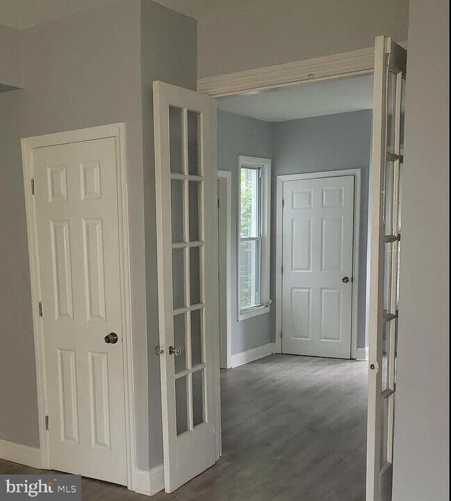 54 E Centre St in Woodbury, NJ - Building Photo