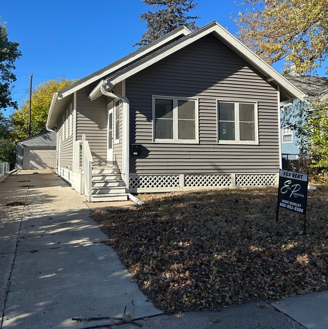 property at 1203 S West Ave