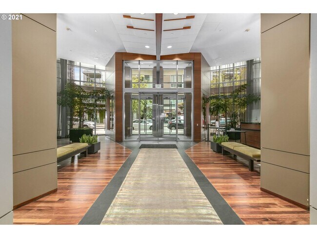 3601 S River Pky in Portland, OR - Building Photo - Building Photo