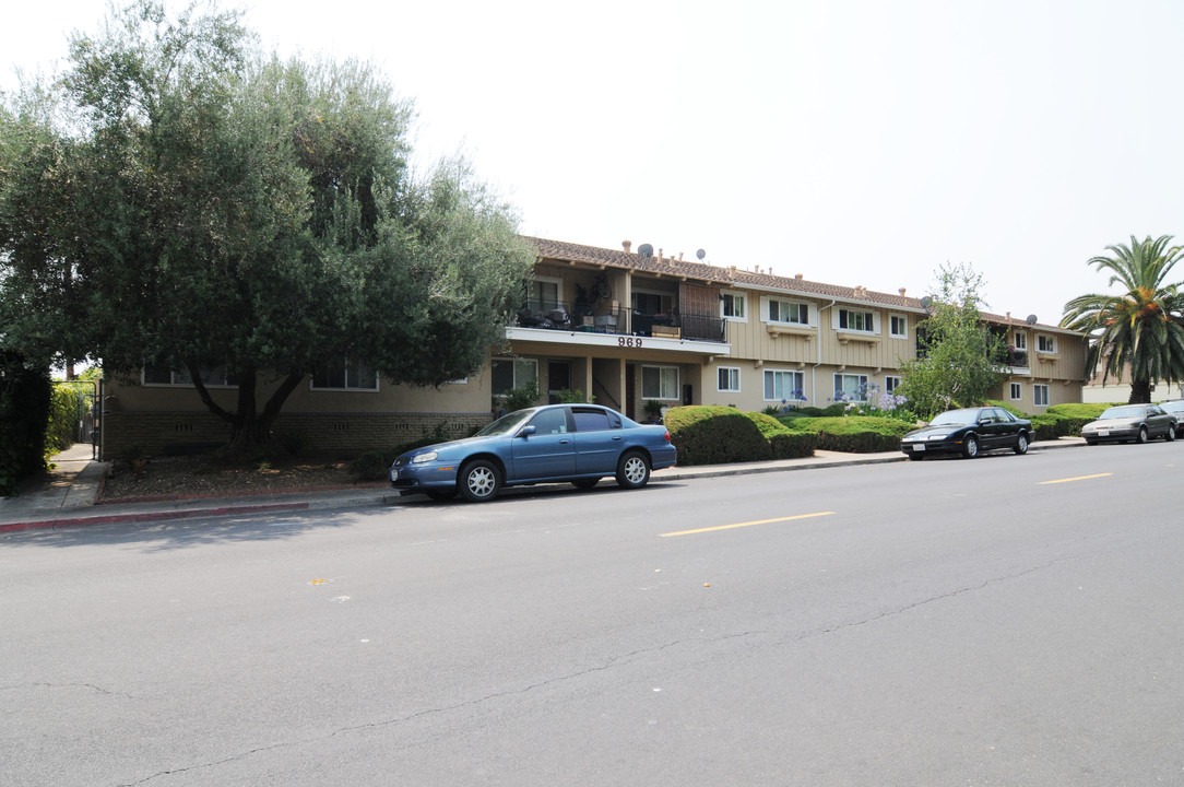 969 Clark Ave in Mountain View, CA - Foto de edificio