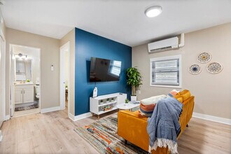 1009 Front St in Lisle, IL - Building Photo - Building Photo