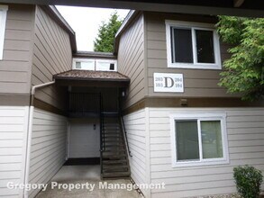 12621 NE 130th Way in Kirkland, WA - Building Photo - Building Photo