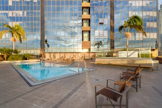 1100 Wilshire Blvd, Unit 3404 in Los Angeles, CA - Foto de edificio - Building Photo