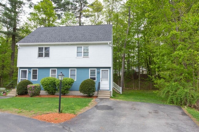 37 Hollis St in Pepperell, MA - Foto de edificio - Building Photo