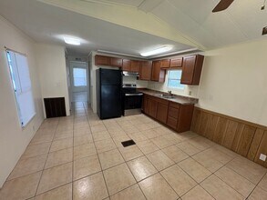 420 S Lake Ave in Tavares, FL - Building Photo - Building Photo