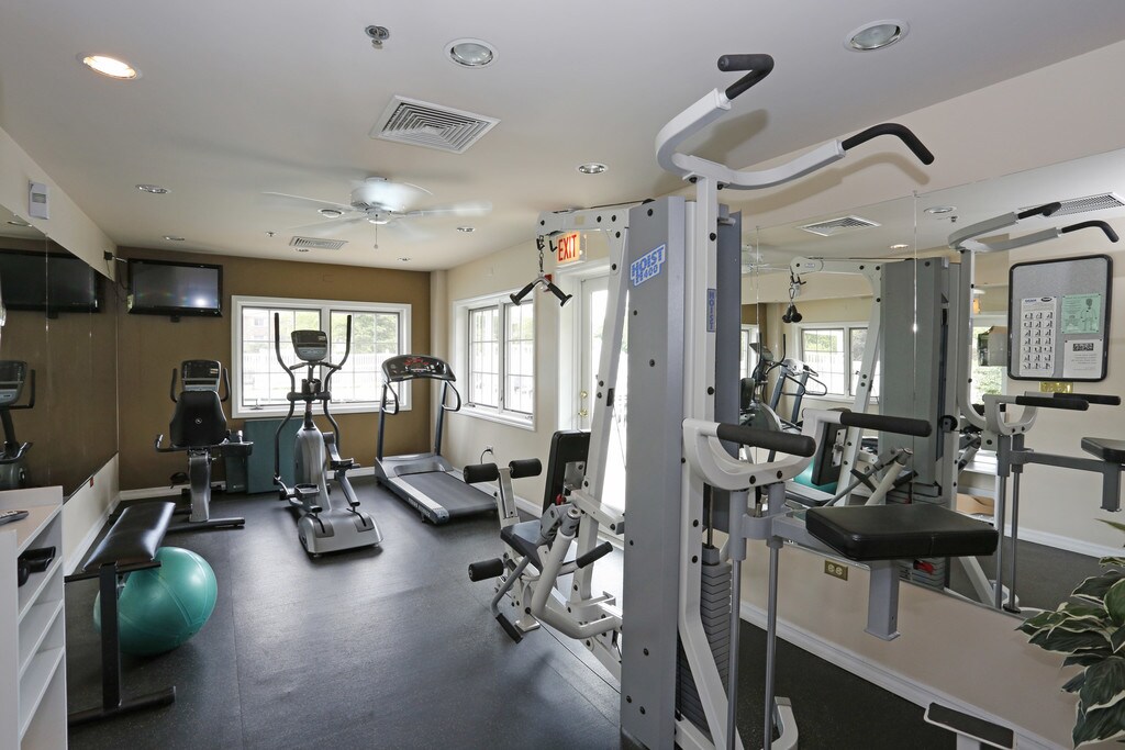 St. Charles Square Apartments in Carol Stream, IL