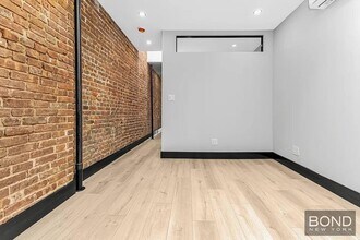 438 W 52nd St in New York, NY - Foto de edificio - Building Photo