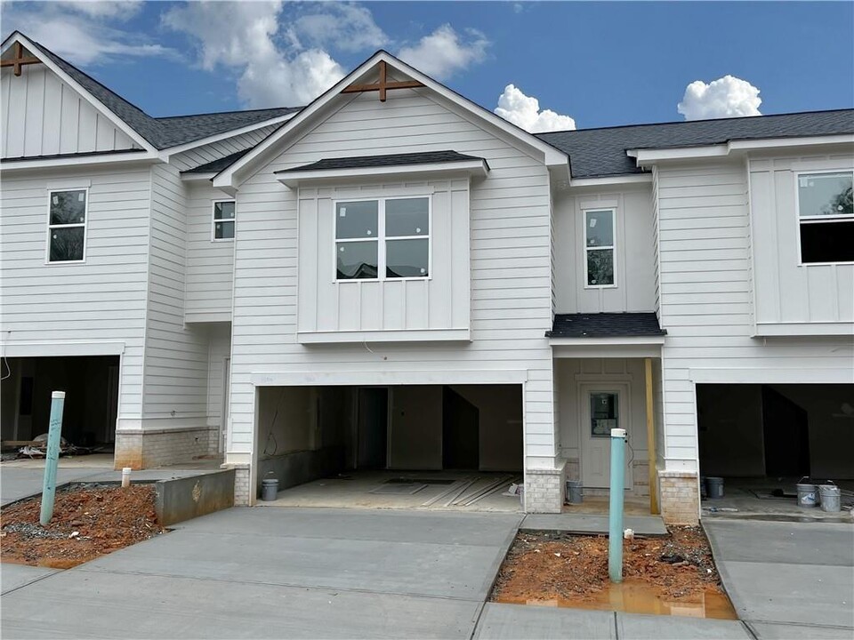 217 Rockfern Ter in Lilburn, GA - Building Photo