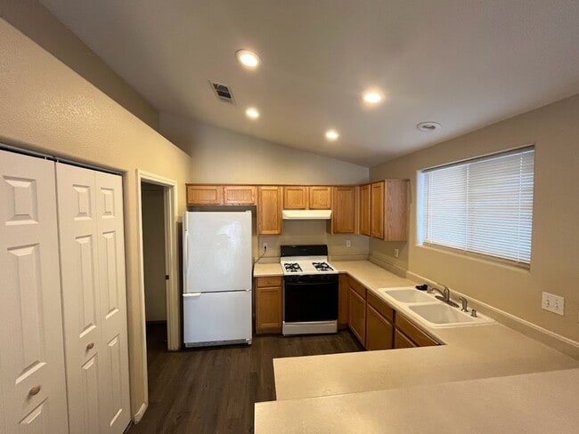 4241 Ivory Nut St in Las Vegas, NV - Building Photo - Building Photo