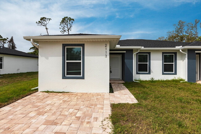 property at 2113 Como St