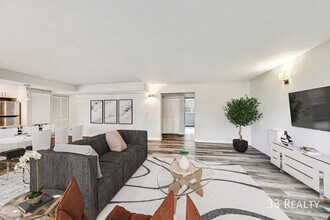 551 N Ridge Ave, Unit 003 in Arlington Heights, IL - Building Photo - Building Photo