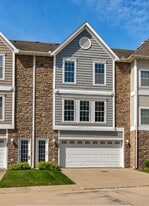 8302 Westown Pkwy in West Des Moines, IA - Building Photo