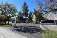 Villa Magnolia Apartments in El Cajon, CA - Building Photo - Building Photo