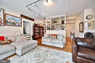 250 S 17th St-Unit -601 in Philadelphia, PA - Building Photo - Building Photo