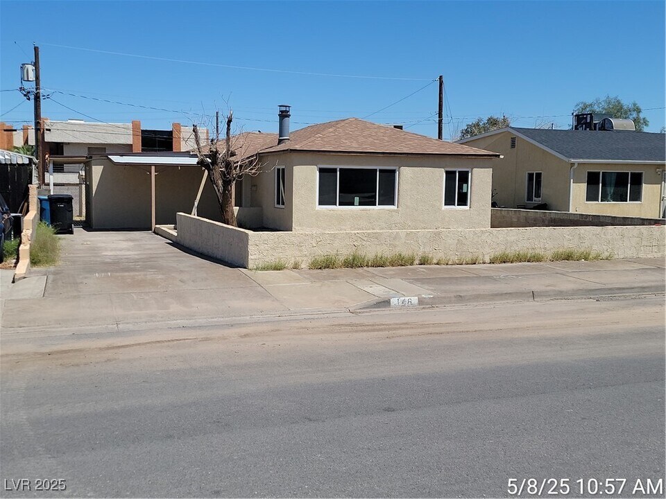 148 W Victory Rd in Henderson, NV - Building Photo