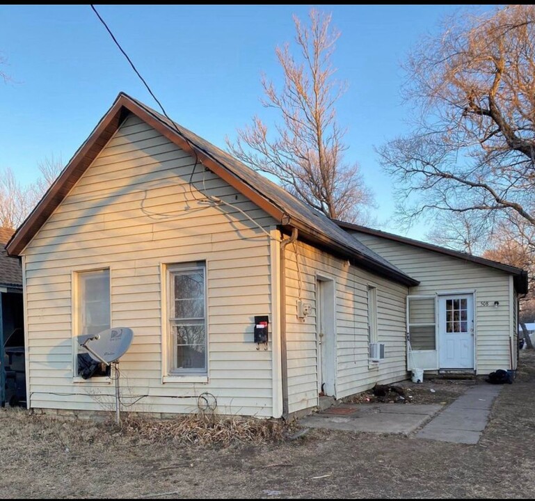 508 E 8th St in Newton, KS - Building Photo