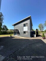22580 S Grapevine Rd in West Linn, OR - Building Photo