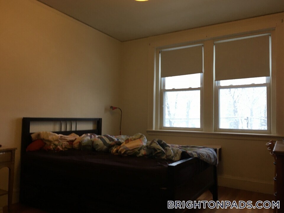 2045 Commonwealth Ave in Boston, MA - Building Photo