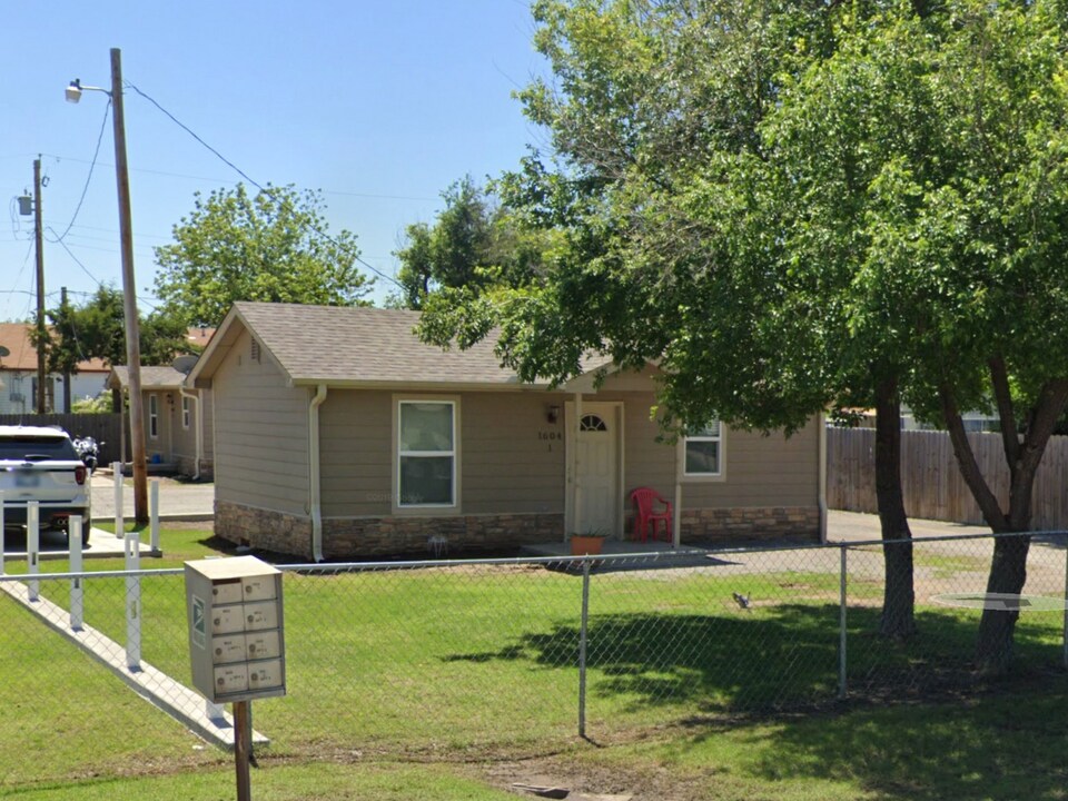 1602 NW Lindy Ave in Lawton, OK - Building Photo