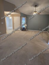 1077 Wildwood Ln in Schererville, IN - Building Photo - Building Photo