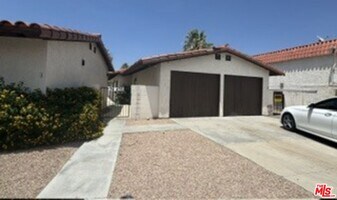 74442 Driftwood Dr in Palm Desert, CA - Building Photo