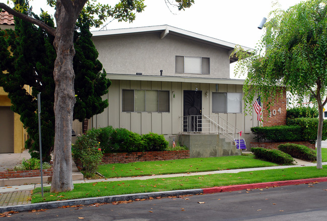 304 Whiting St in El Segundo, CA - Building Photo - Building Photo