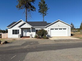 6404 Clark Rd in Paradise, CA - Building Photo
