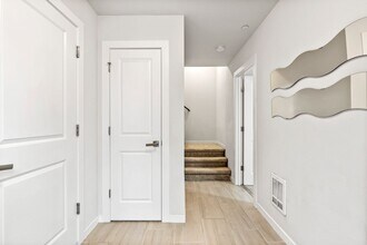 15720 Meadow Rd in Lynnwood, WA - Building Photo - Building Photo