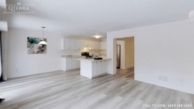 1-547 Windfields Farm Dr W in Oshawa, ON - Building Photo - Building Photo
