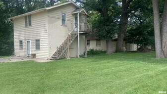 735 20th Ave in East Moline, IL - Building Photo