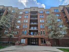 655 Perrie Dr, Unit 501 in Elk Grove Village, IL - Building Photo